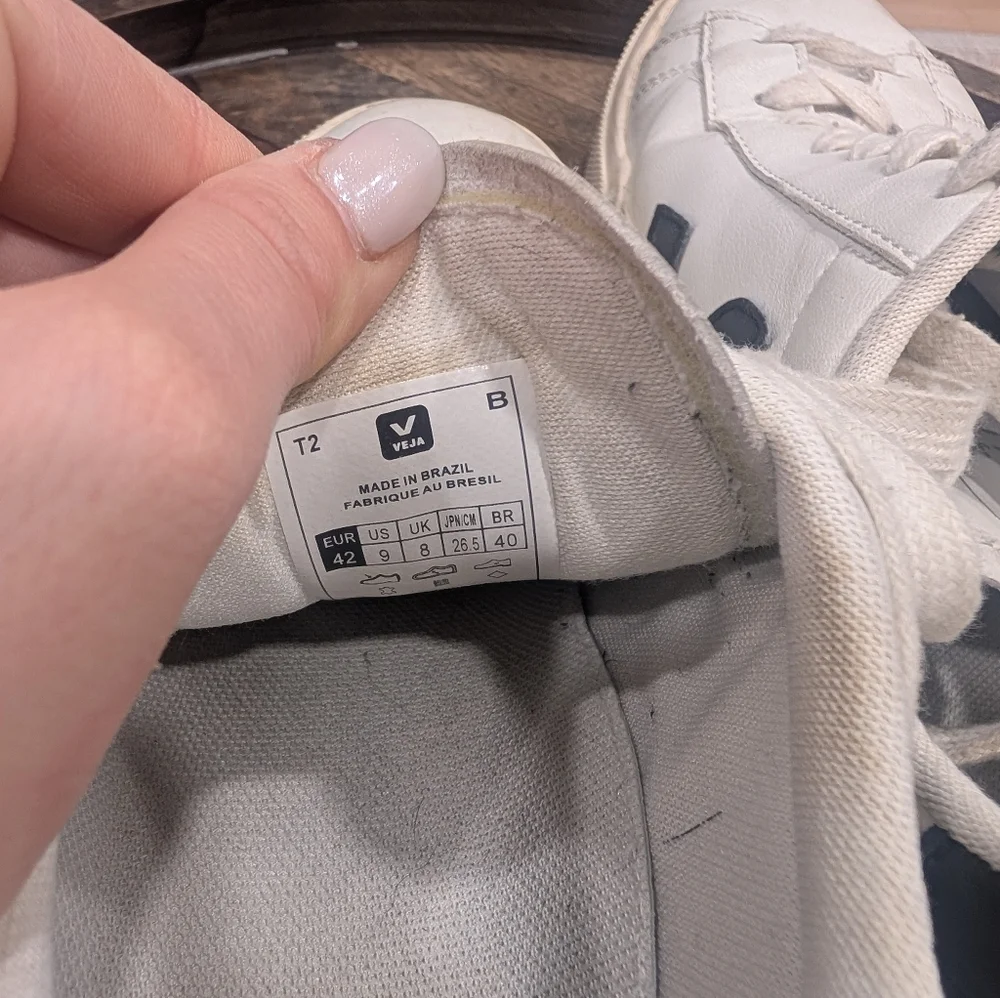 Veja White and Black Sneakers (Size 42) - Picture 3 of 5